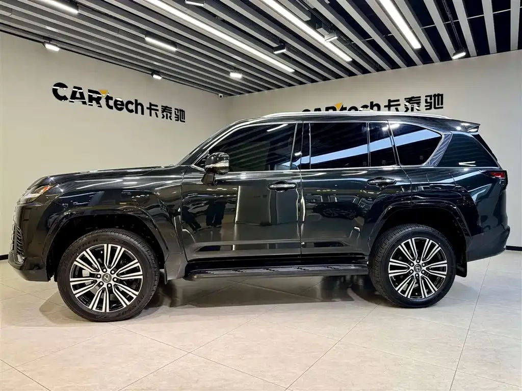 Lexus LX — фото 10
