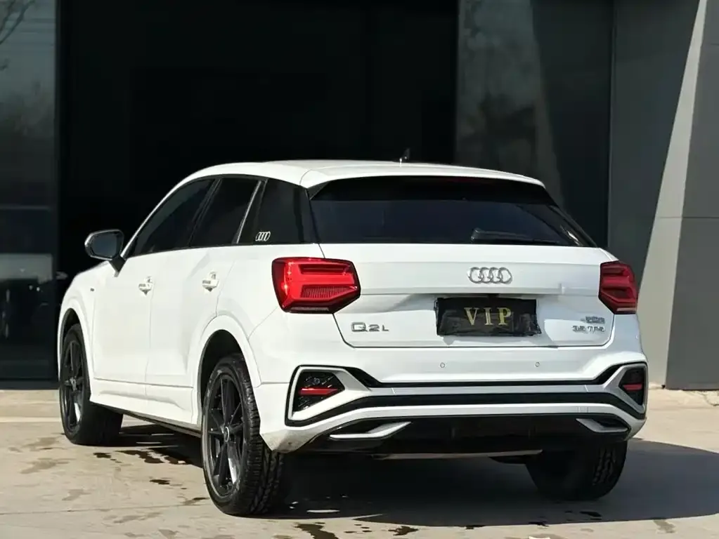 Audi Q2L 2023 из CN, фото 3