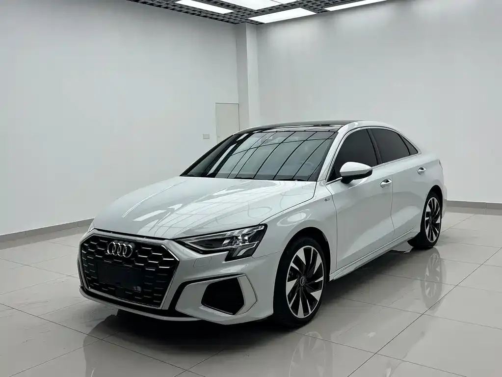 Audi A3 — фото 1