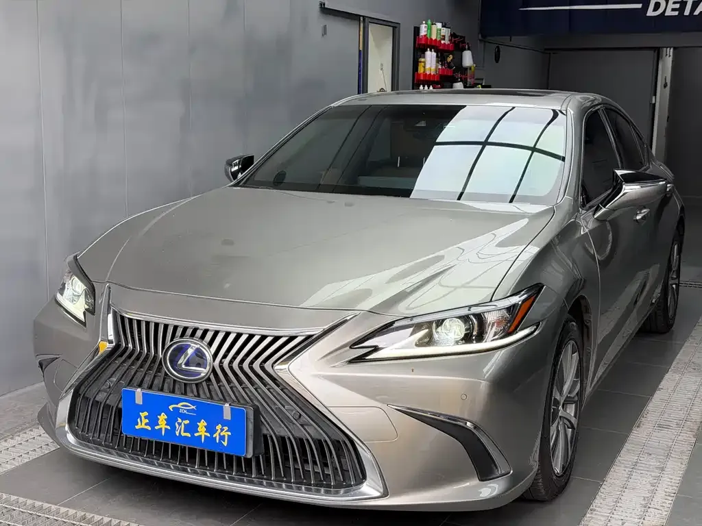 Lexus ES — фото 1