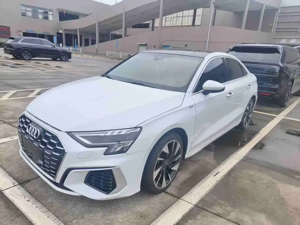 Audi A3 — фото 1