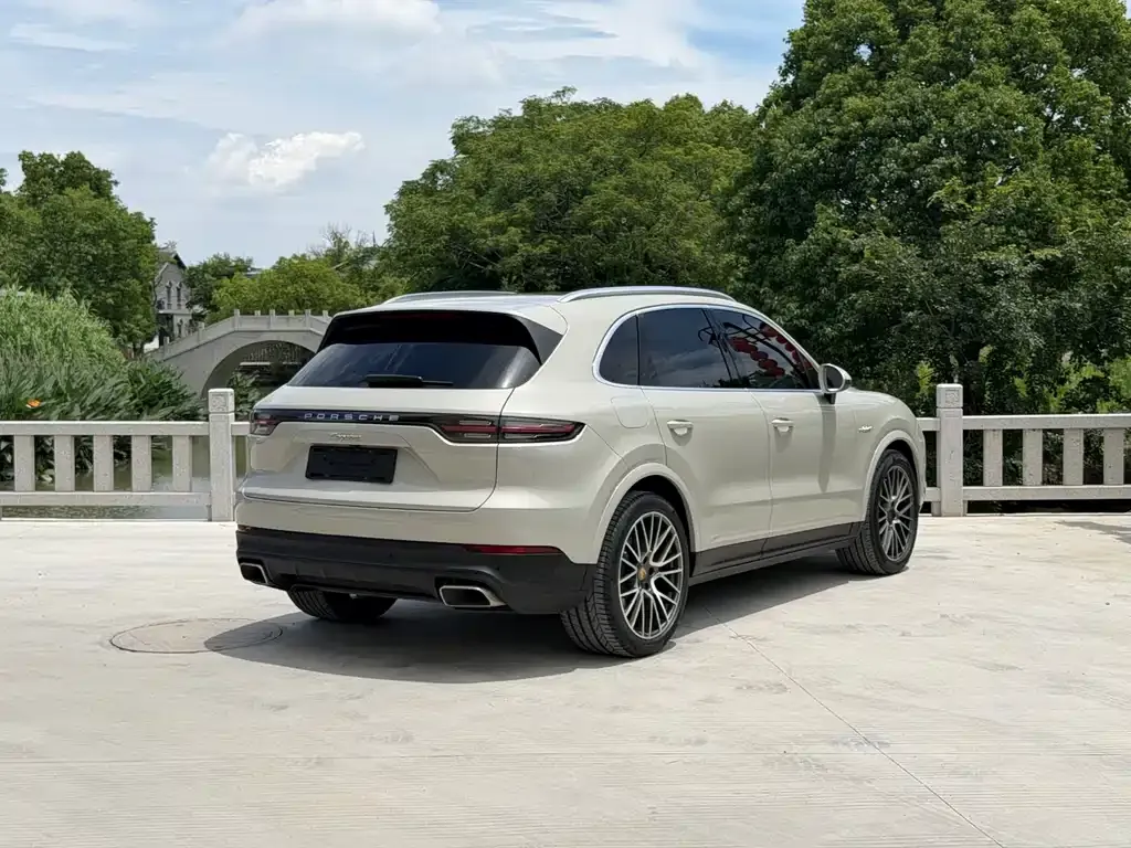 Porsche Cayenne Hybrid — фото 10