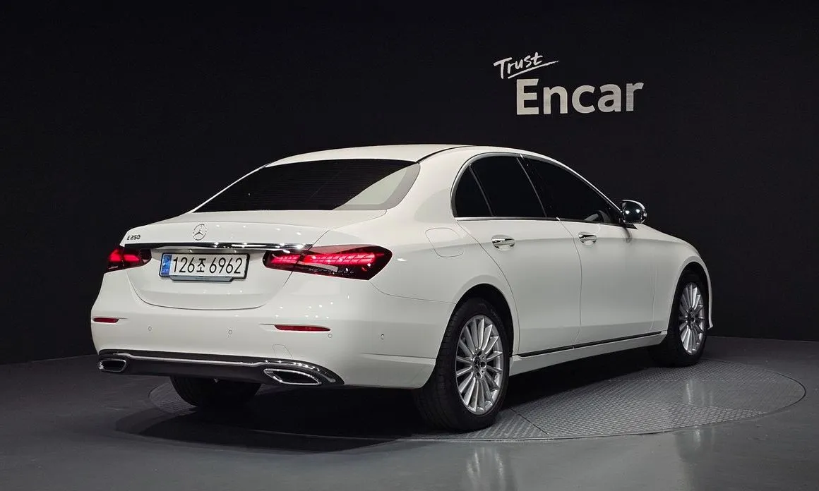 Mercedes-Benz E-Class — фото 3