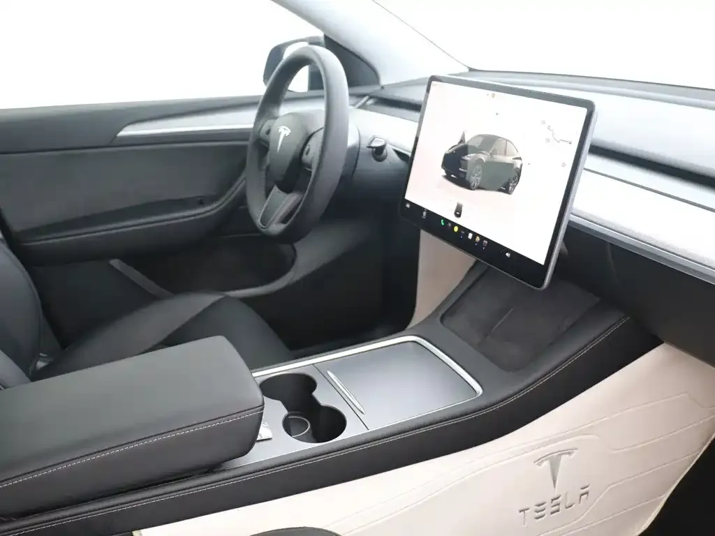 Tesla Model Y — фото 7