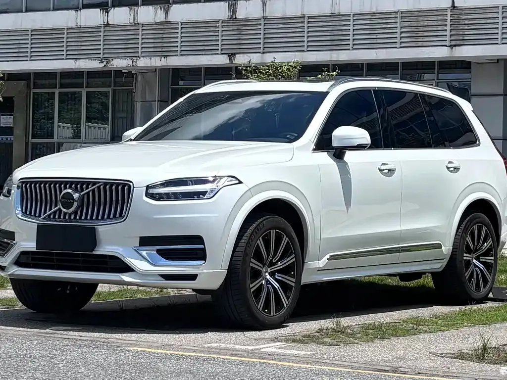 Volvo XC90 — фото 1