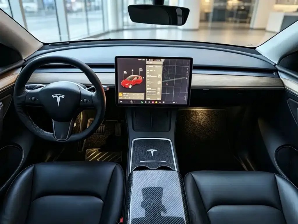 Tesla Model Y — фото 9