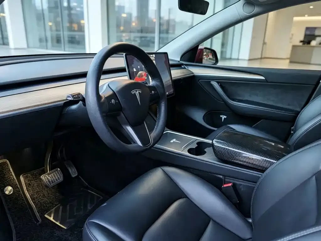 Tesla Model Y — фото 7