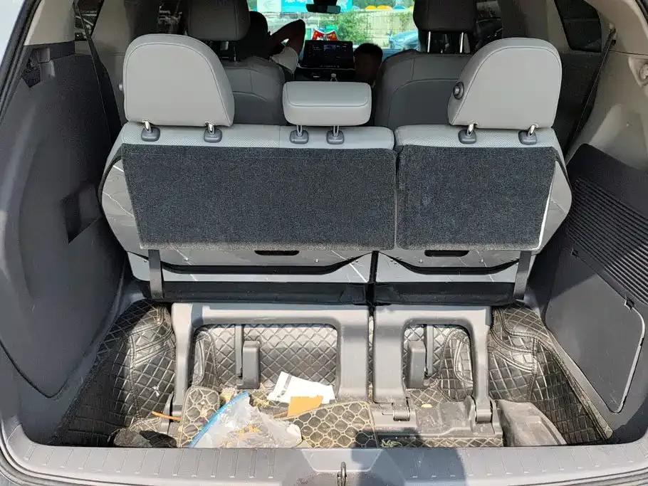 Toyota Granvia — фото 8