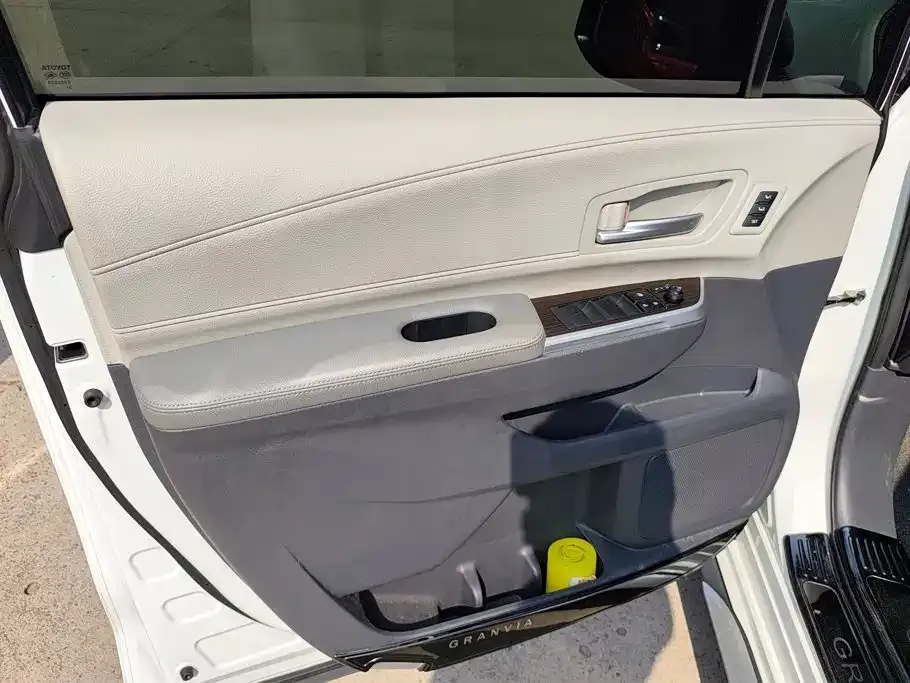 Toyota Granvia — фото 6