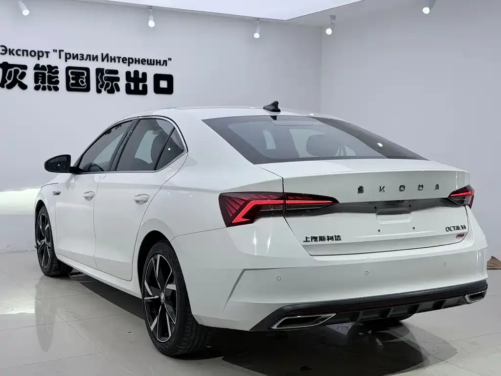 Skoda Octavia — фото 8