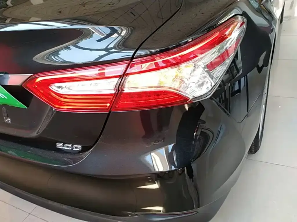 Toyota Camry — фото 4