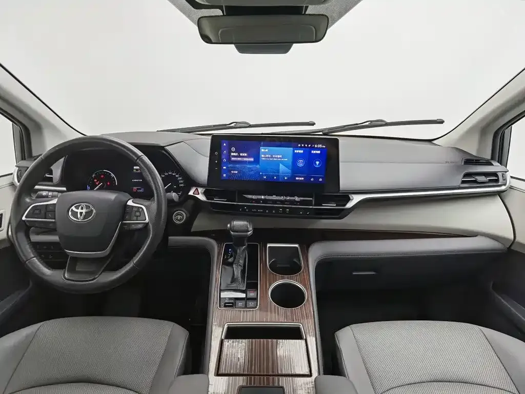 Toyota Granvia — фото 8