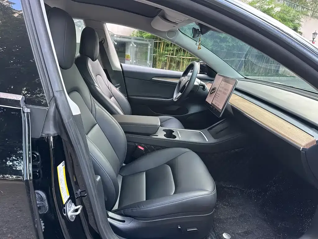 Tesla Model 3 — фото 4