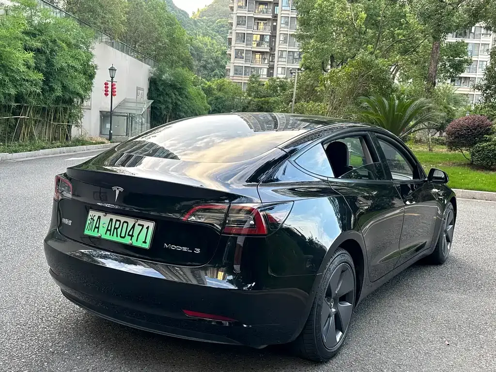 Tesla Model 3 — фото 10