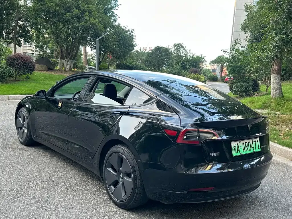 Tesla Model 3 — фото 5