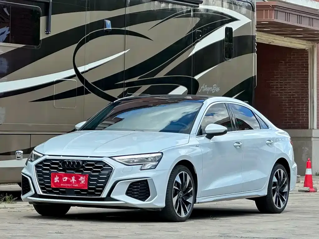 Audi A3 — фото 1