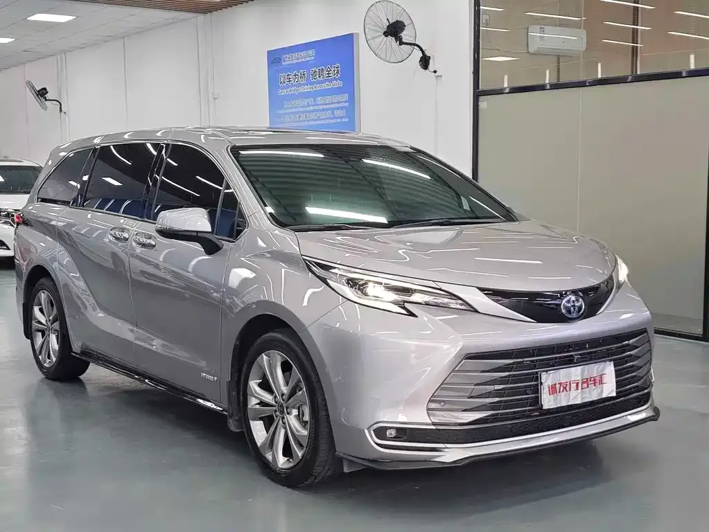 Toyota Sienna — фото 9
