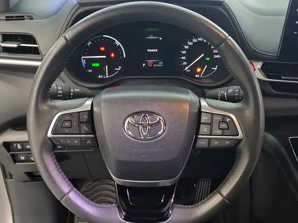 Toyota Sienna — фото 10