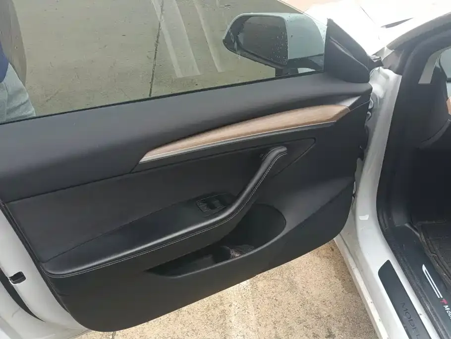 Tesla Model 3 — фото 10