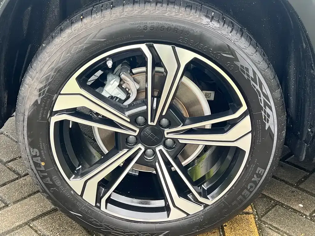 Geely Galaxy L7 — фото 9