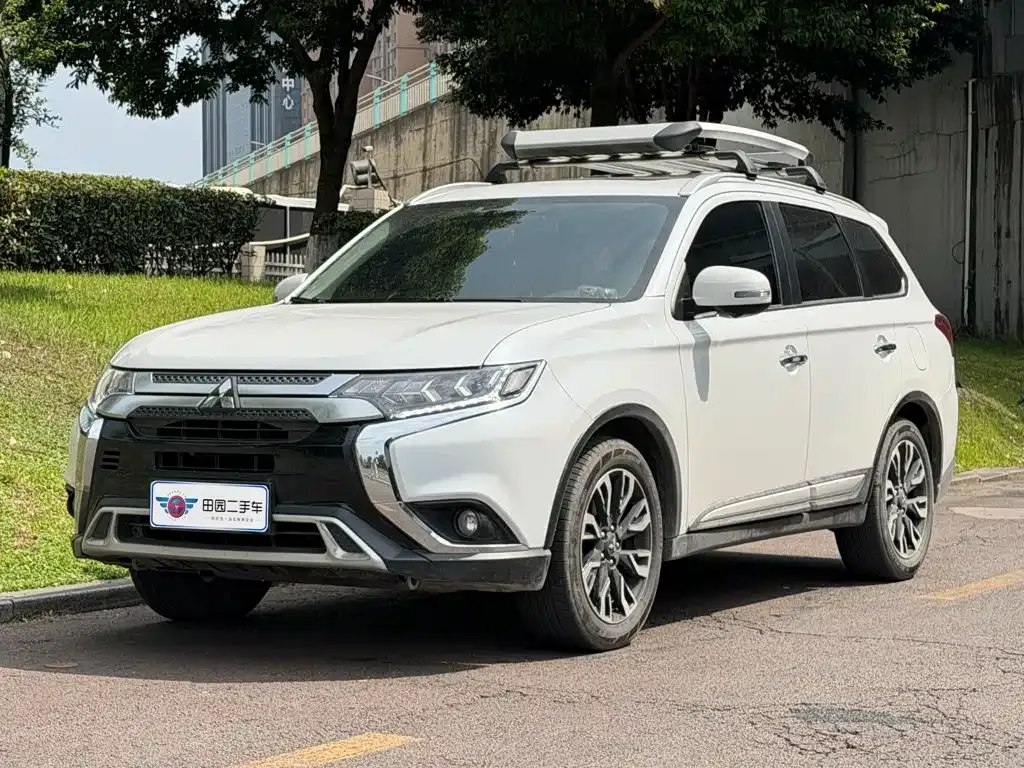 Mitsubishi Outlander — фото 1