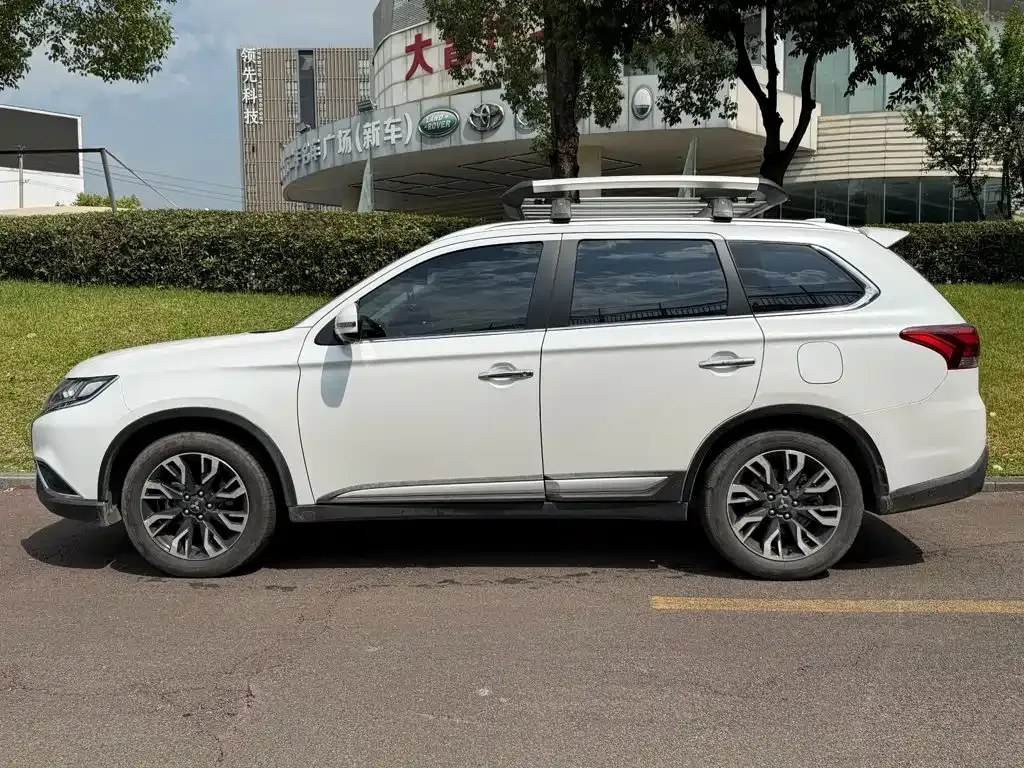 Mitsubishi Outlander — фото 8