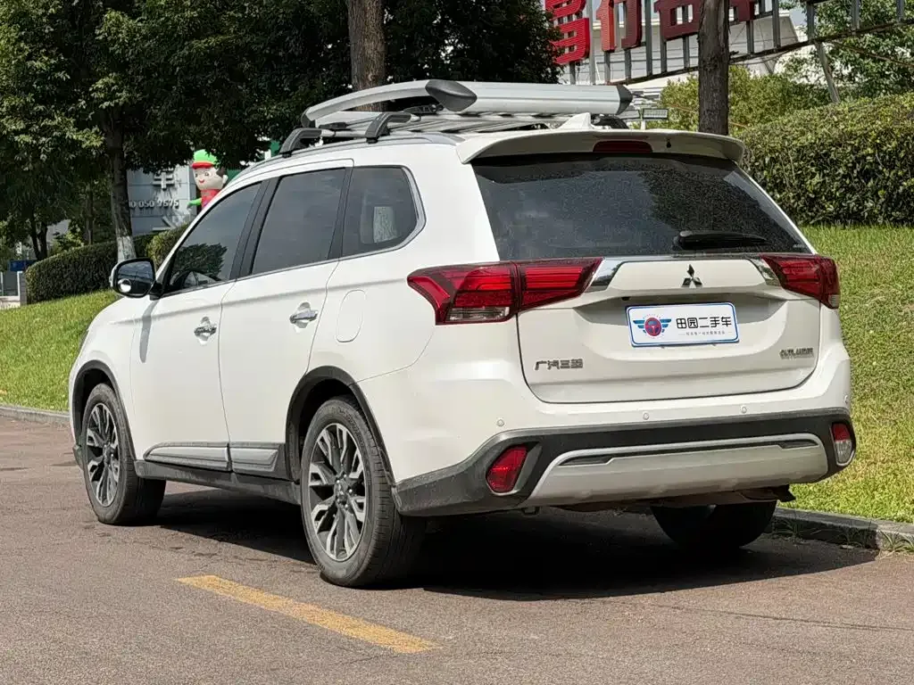 Mitsubishi Outlander — фото 2