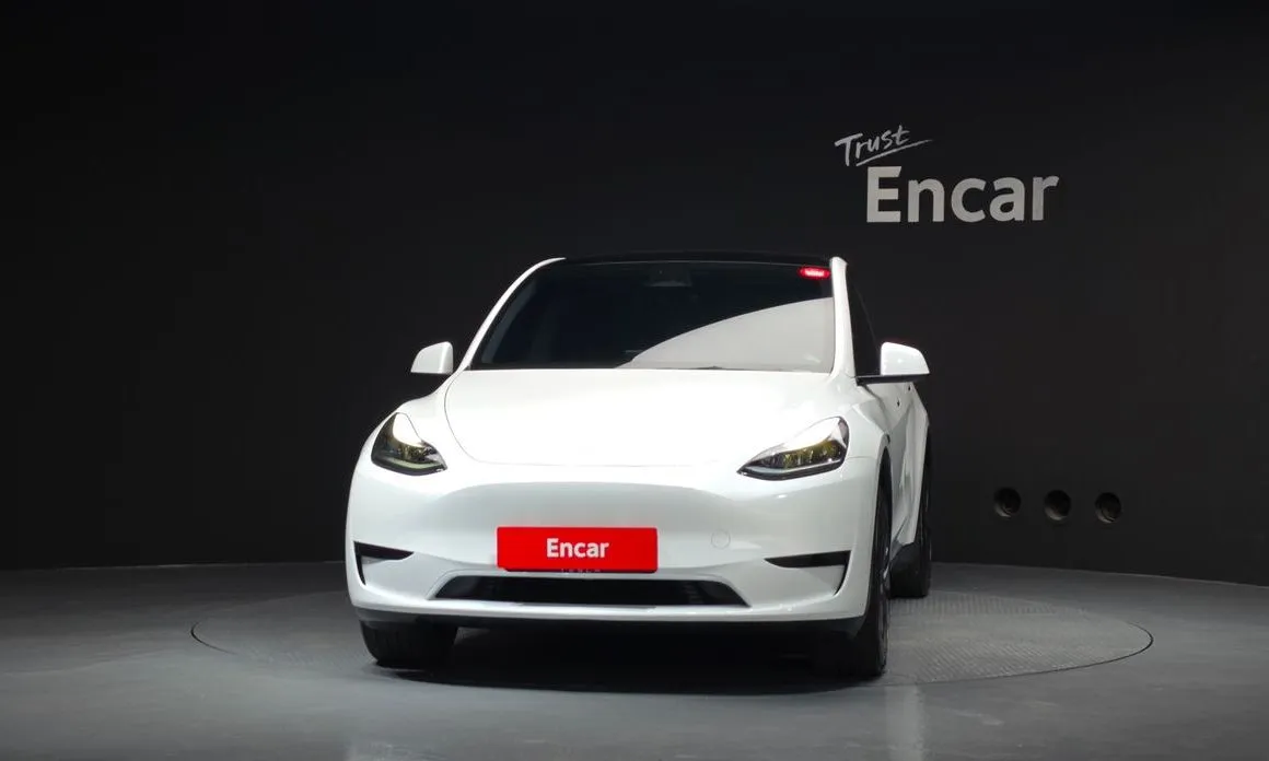 Tesla Model Y — фото 10