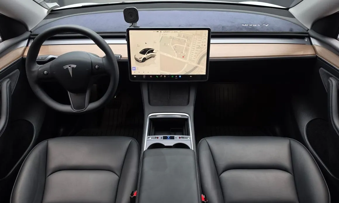Tesla Model Y — фото 7