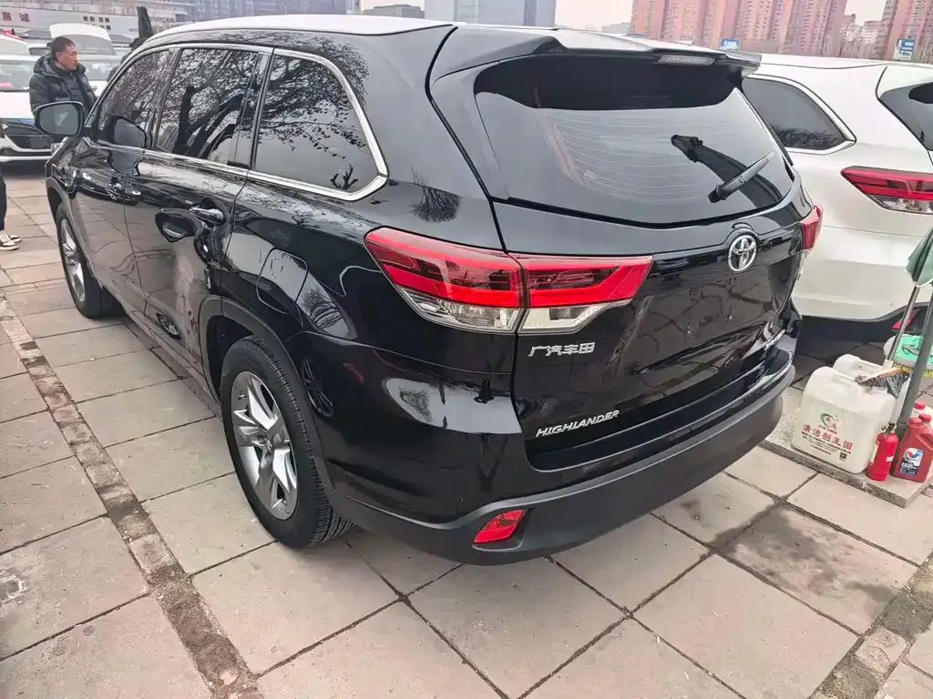 Toyota Highlander — фото 8