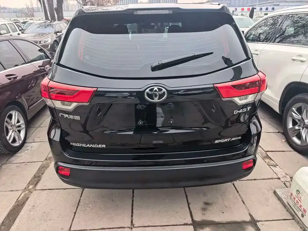 Toyota Highlander — фото 7
