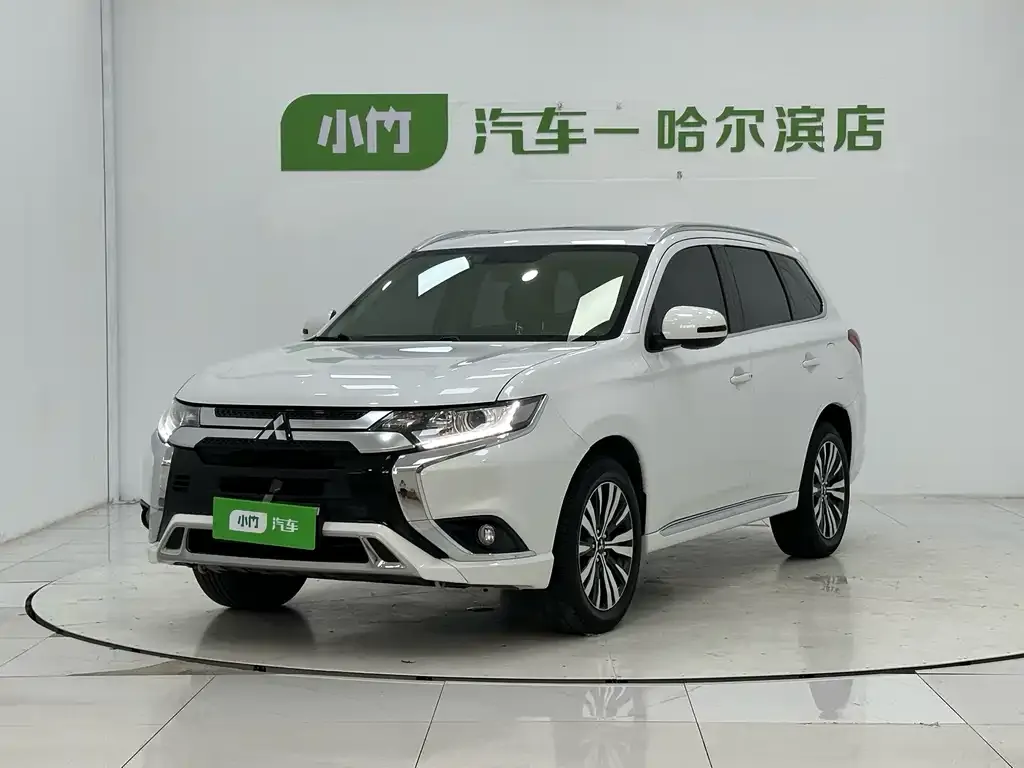 Mitsubishi Outlander — фото 1