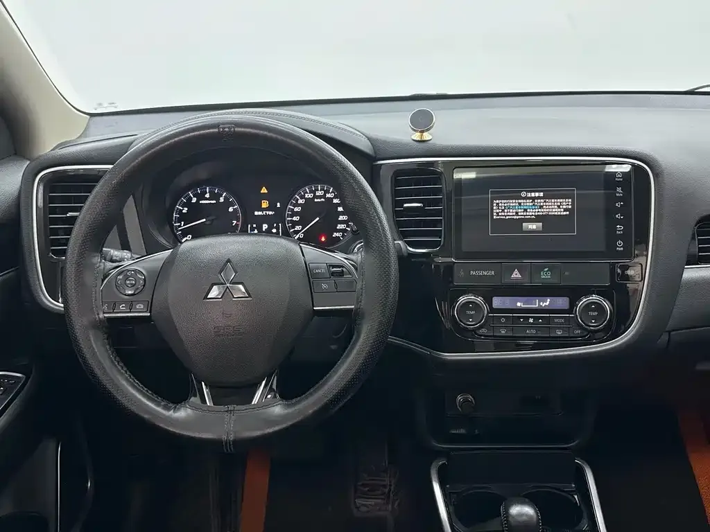Mitsubishi Outlander — фото 6