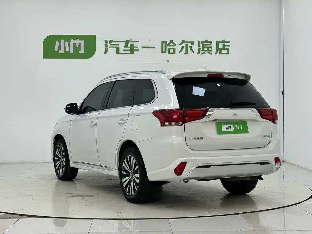 Mitsubishi Outlander — фото 10