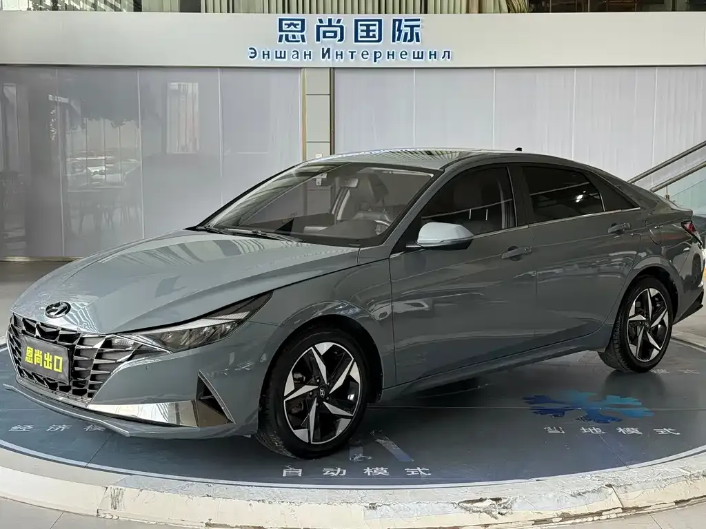 Hyundai Elantra — фото 1