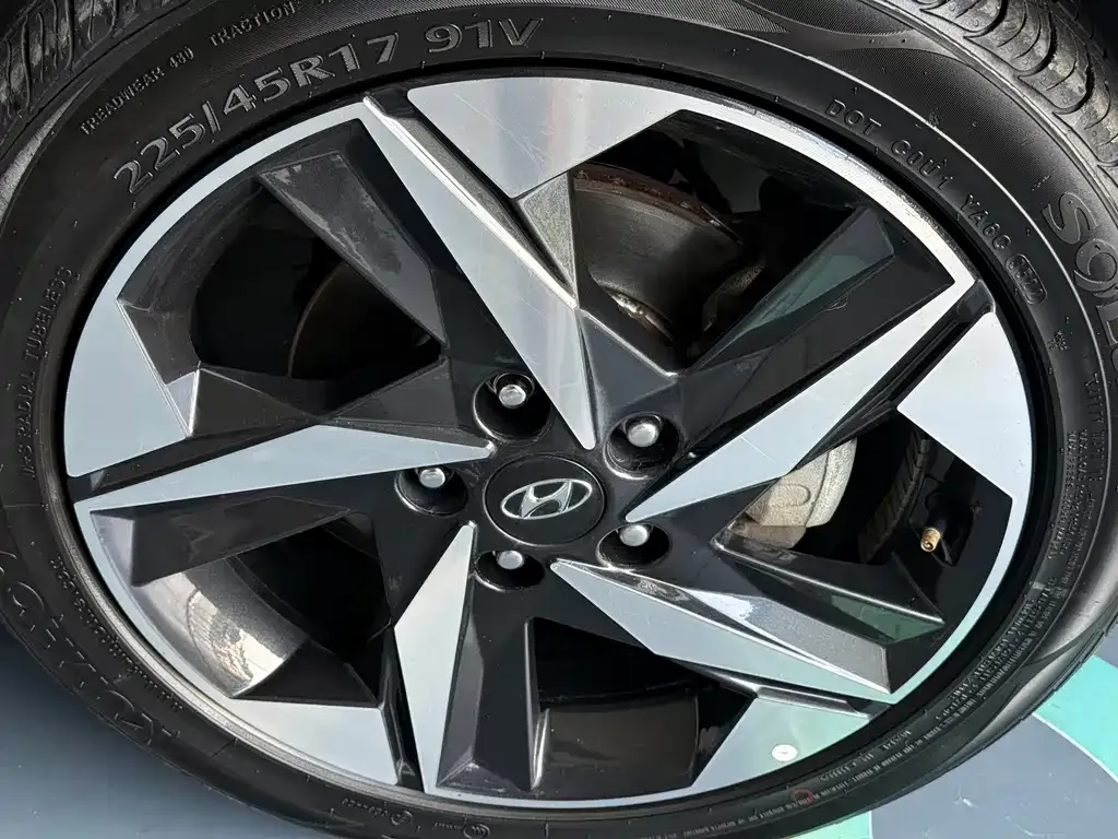 Hyundai Elantra — фото 8