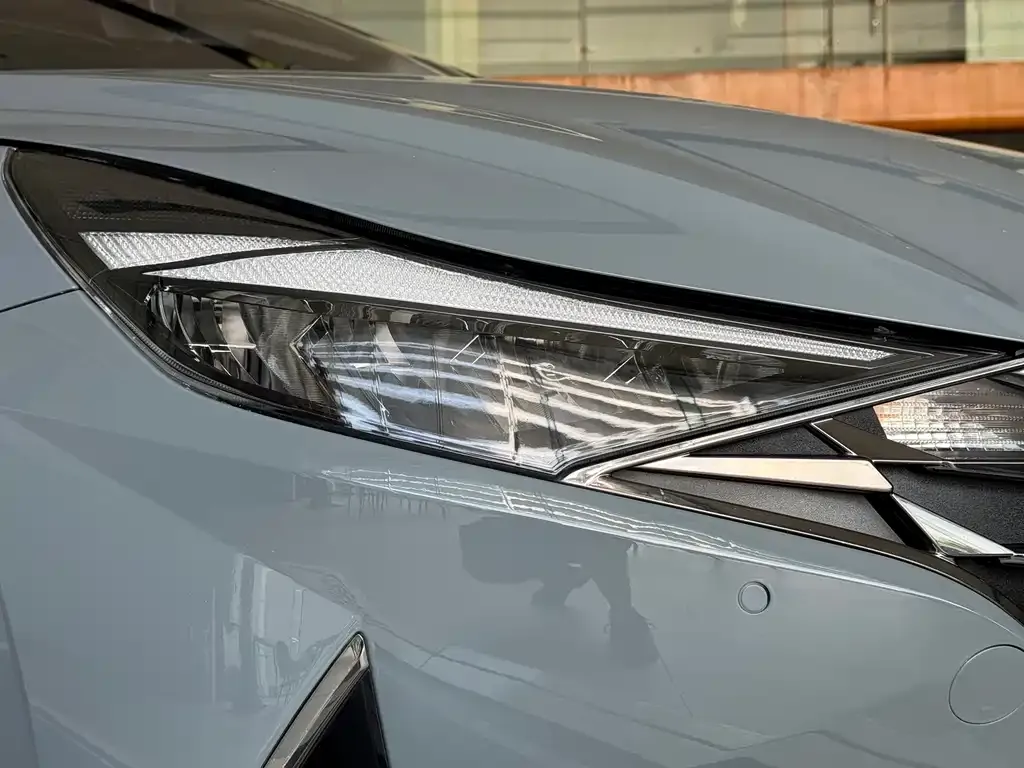 Hyundai Elantra — фото 4