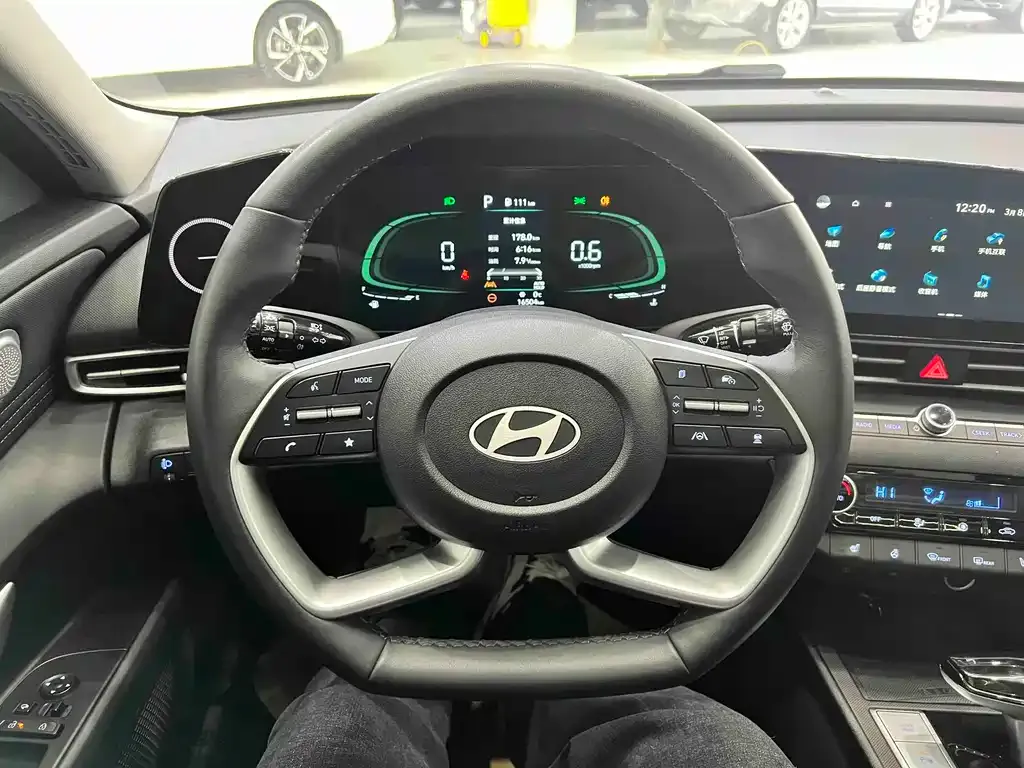 Hyundai Elantra — фото 4