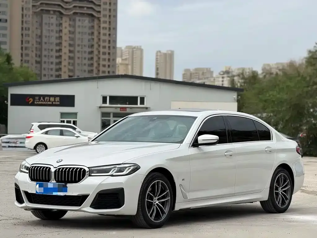BMW 5 Series — фото 1