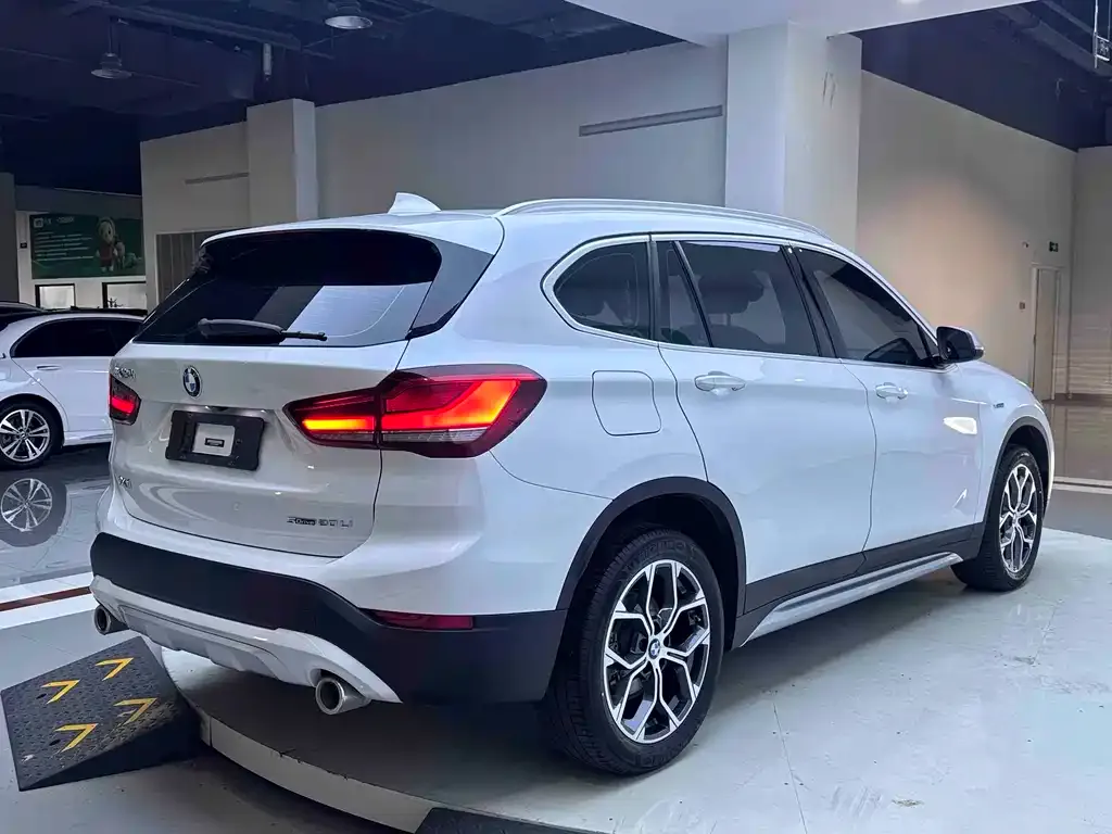 BMW X1 — фото 8