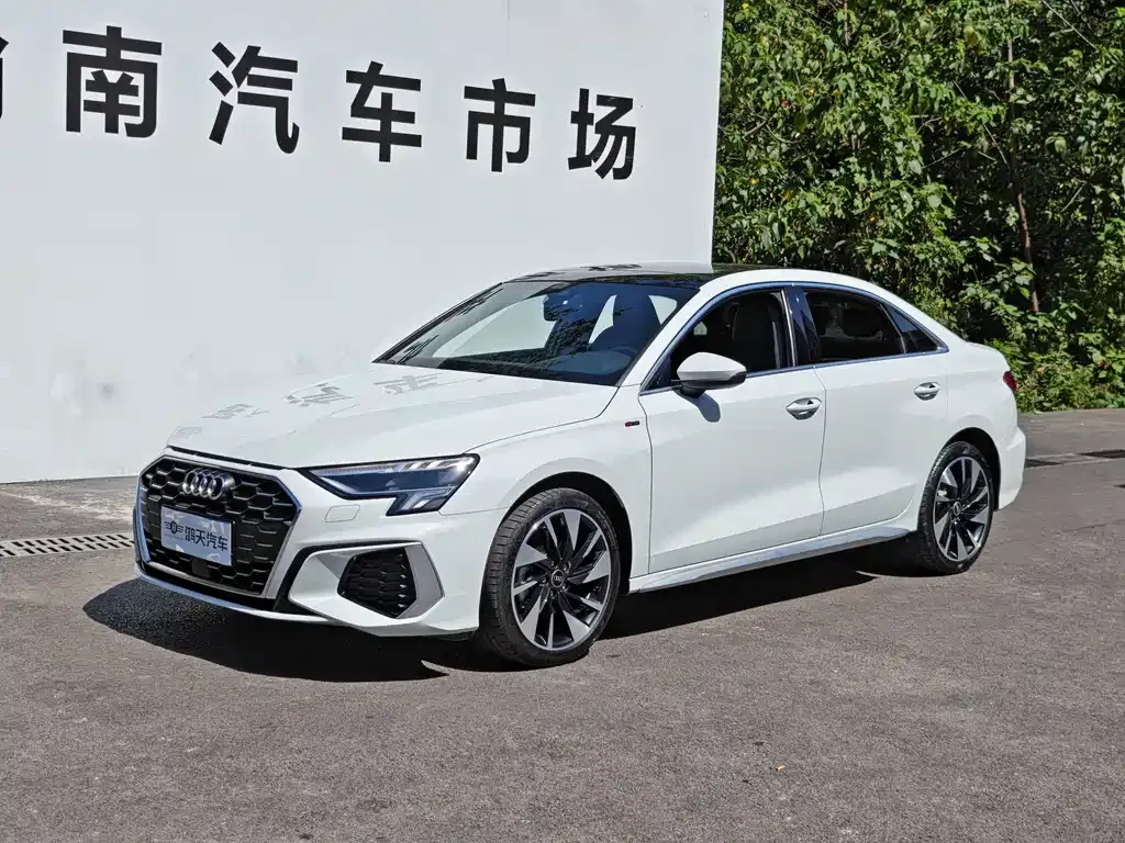 Audi A3 — фото 1