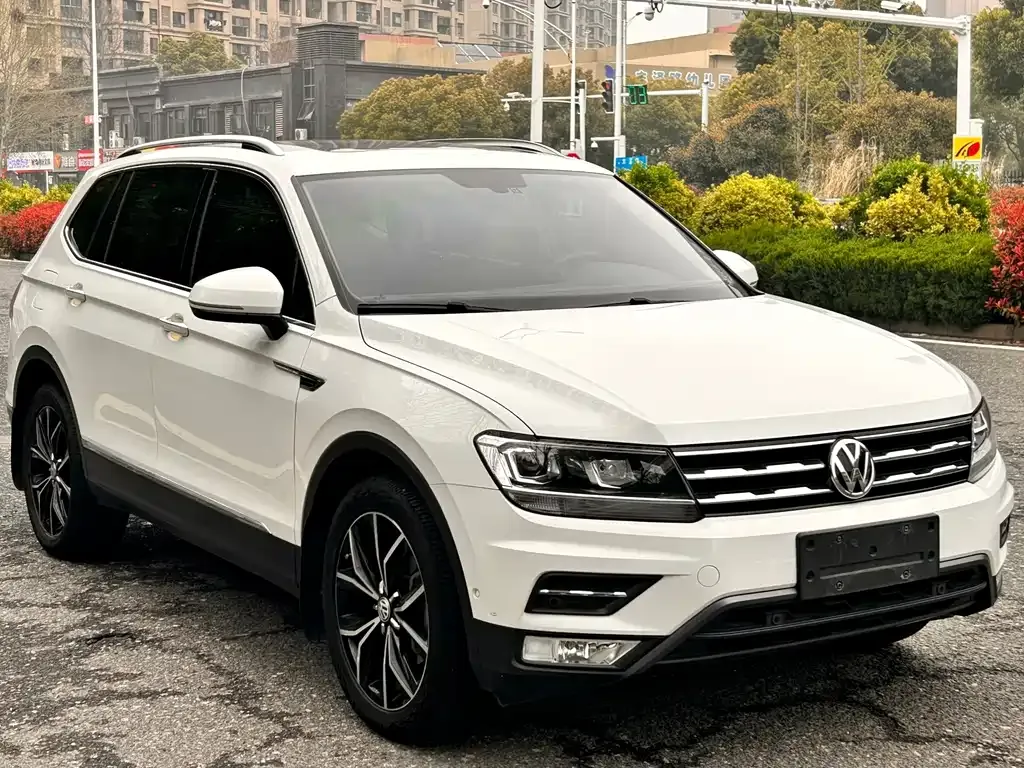 Volkswagen Tiguan L — фото 8