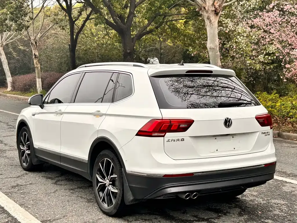 Volkswagen Tiguan L — фото 9