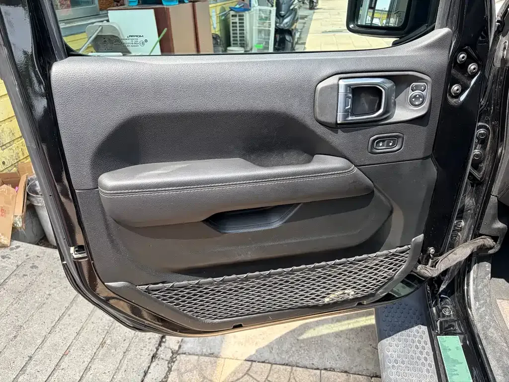 Jeep Wrangler PHEV 2022 из CN, фото 10