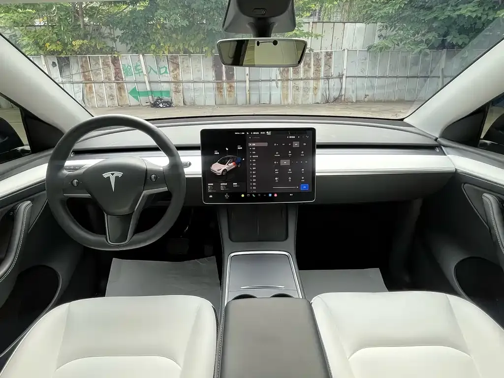 Tesla Model Y — фото 7