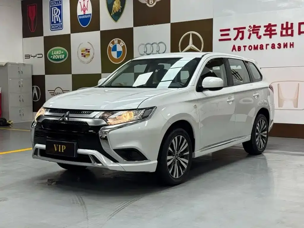 Mitsubishi Outlander — фото 1