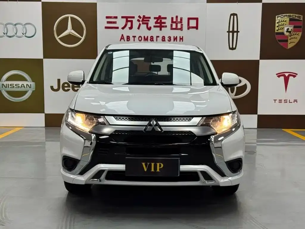 Mitsubishi Outlander — фото 7