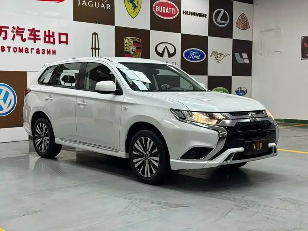 Mitsubishi Outlander — фото 6