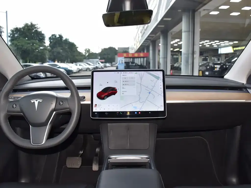 Tesla Model Y — фото 3