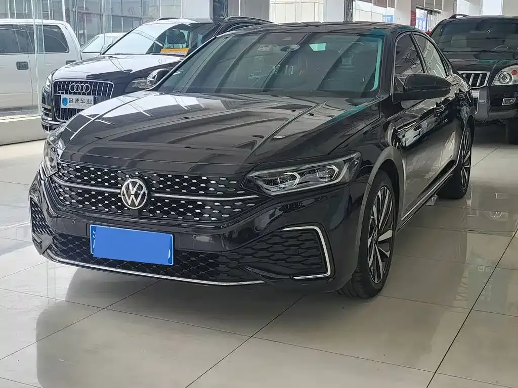 Volkswagen Passat — фото 1